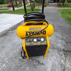 Dewalt 4.5 gallon 225 horizontal air compressor