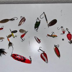 17 Vintage Fishing Lures for Sale in Phoenix, AZ - OfferUp