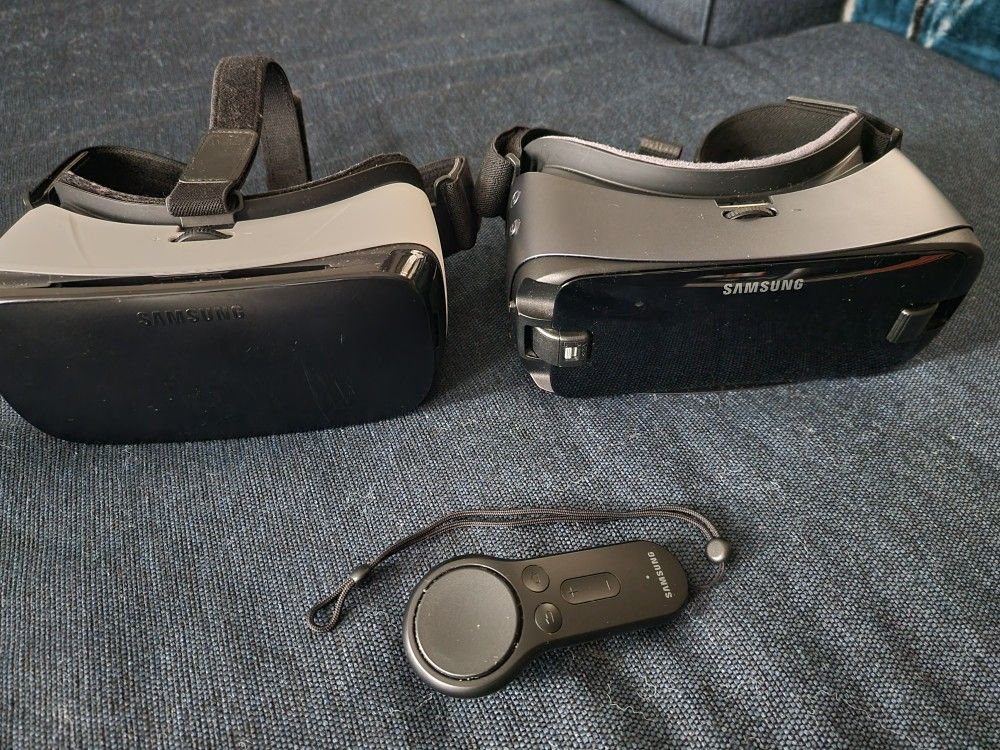 2 Samsung Gear VR + Controller