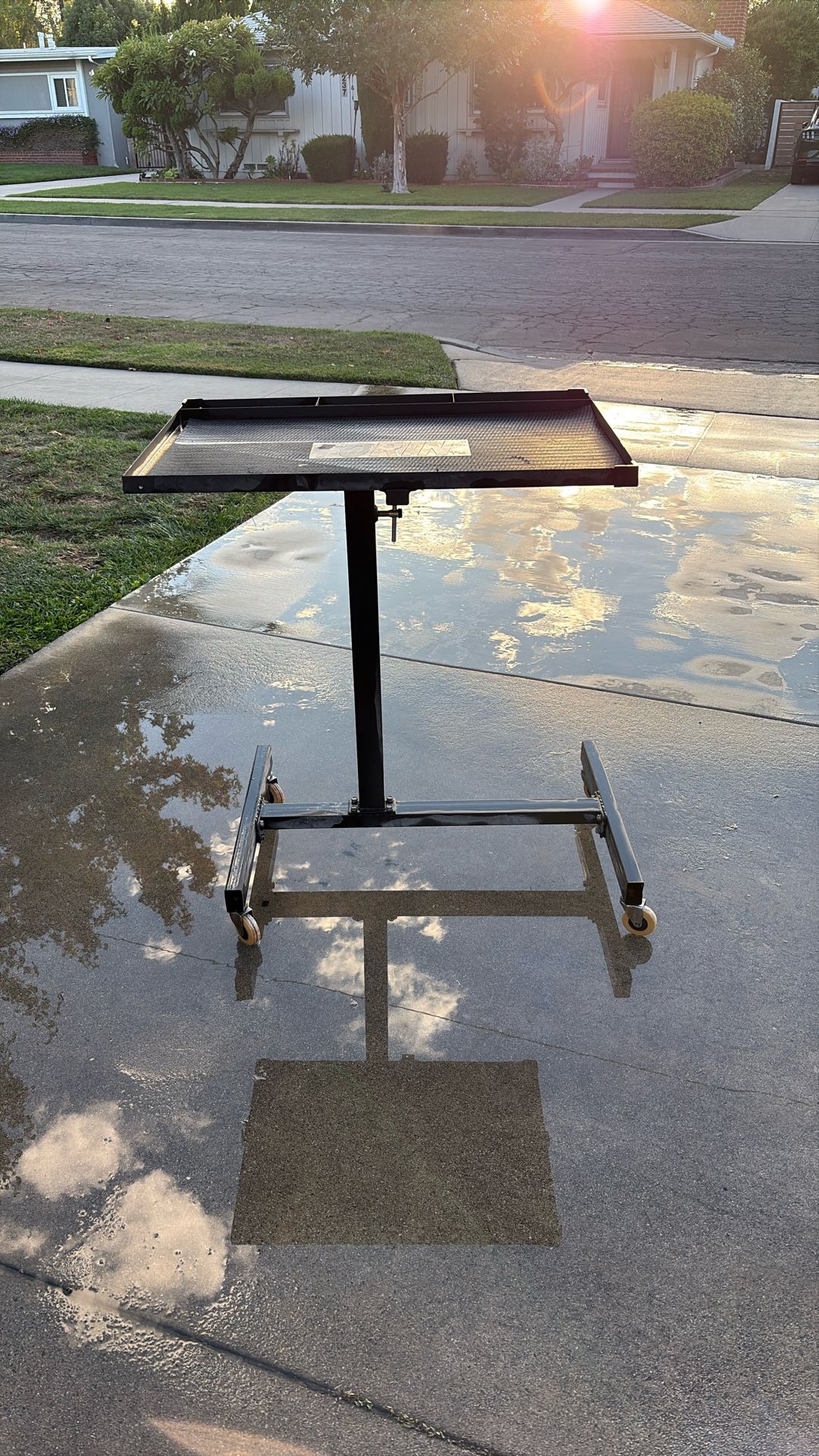 4 Wheel 360 Rotation Tool Stand 