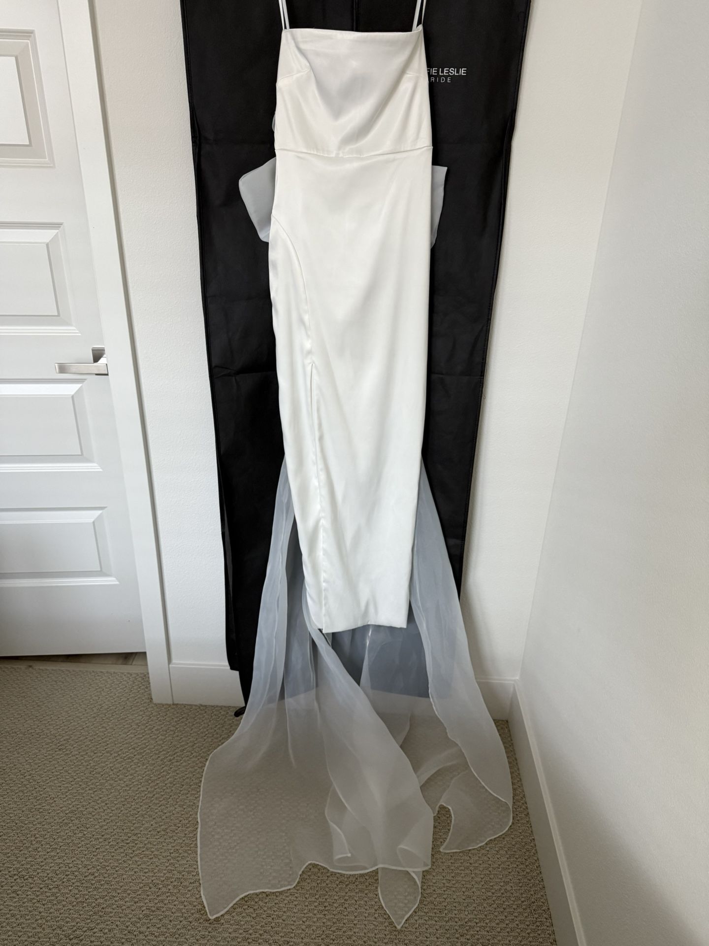 White Midi Dress With Long Back Now, Size XS