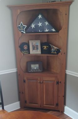 Corner hutch