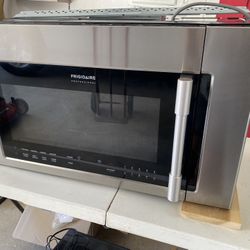 Frigidaire Professional Microwave w/Convection