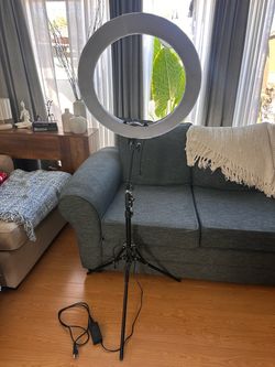 NEEWER RING LIGHT