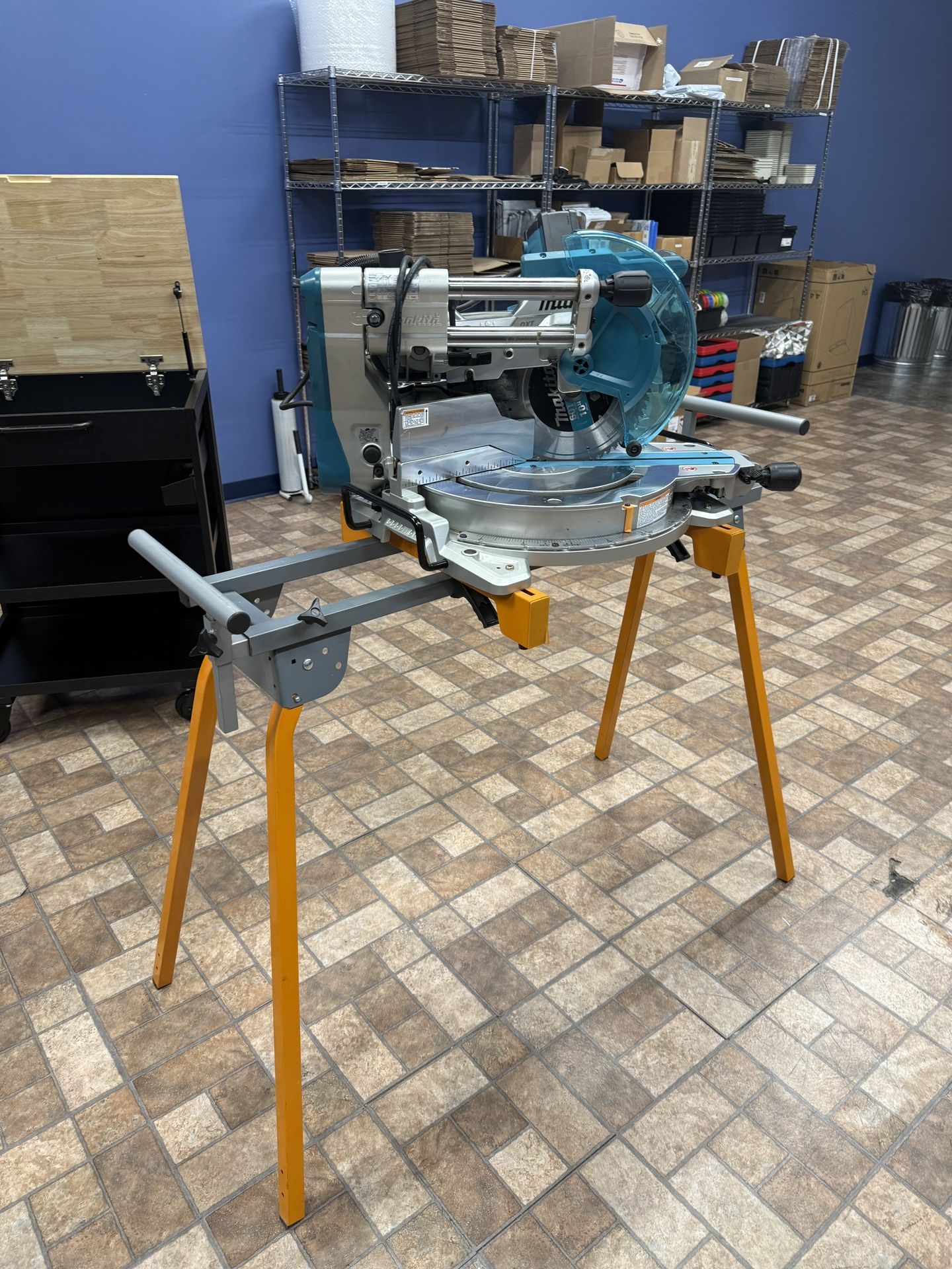 Makita LS1019L 10" Dual-Bevel Sliding Compound Miter Saw with Laser