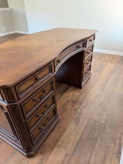 Jooseppi 66” Jr. Executive Desk & Credenza with hutch