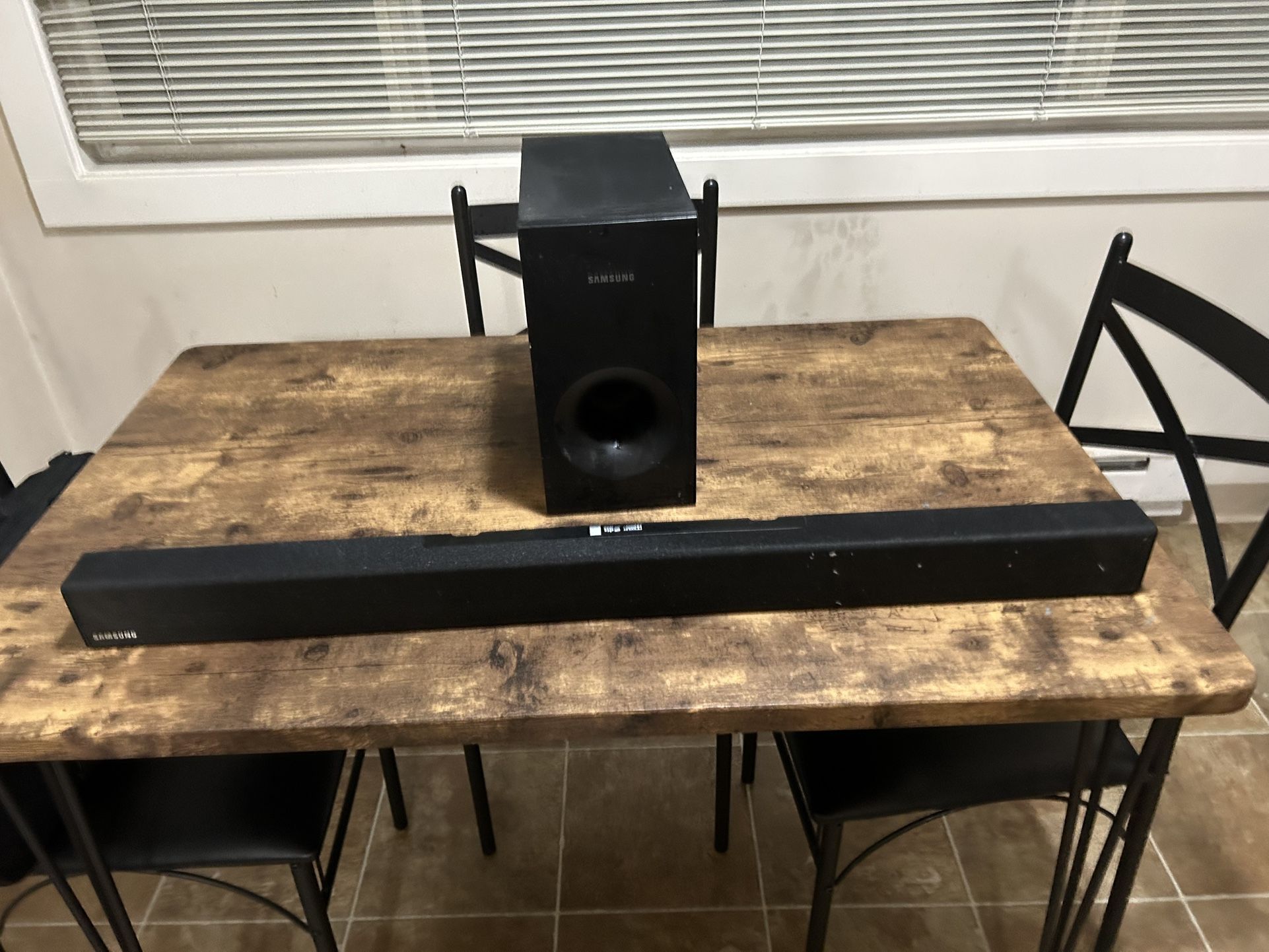 Samsung Soundbar And Subwoofer 