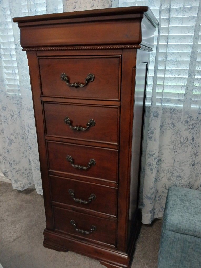 Dresser With Mirror Jewelry Storage