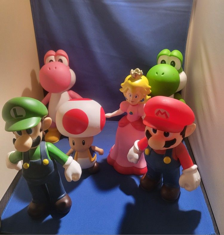 Super Mario Bros 7"-9" Figurines