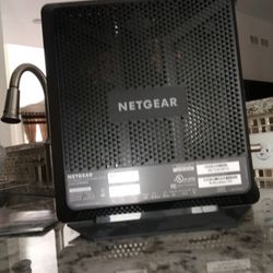 NETGEAR AC1900 WiFi Cable Modem Router