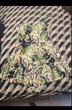 Women's Green White Black Yellow Floral Sleeveless Romper Sweetheart Neck Size S