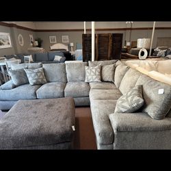 Sectional Couch Brand New $800