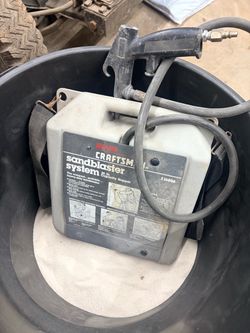 Portable sand blaster with 200 lbs of quartz sand