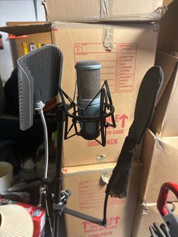 Perception 220 microphone and stand