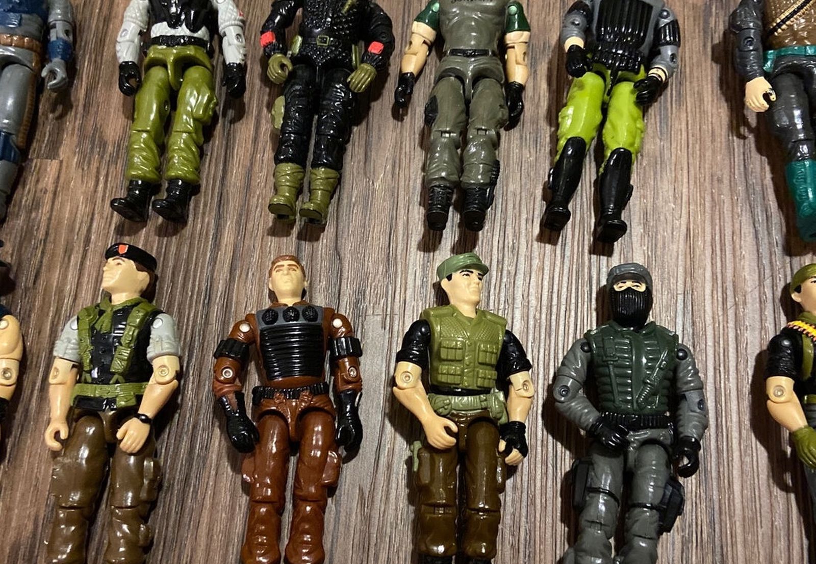 Collector seeking vintage old GI g.i. Joes toys dolls action figures accessories 1960s 70s 80s Joes toy figure doll collector collectibles