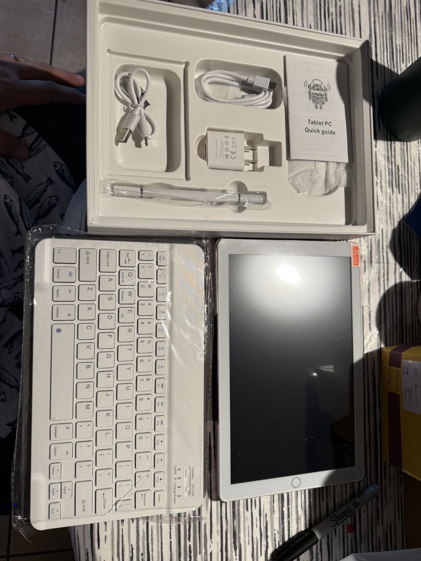 Aoyodkg 10” tablet with keyboard never used opened for pics $85 firm in n Lakeland