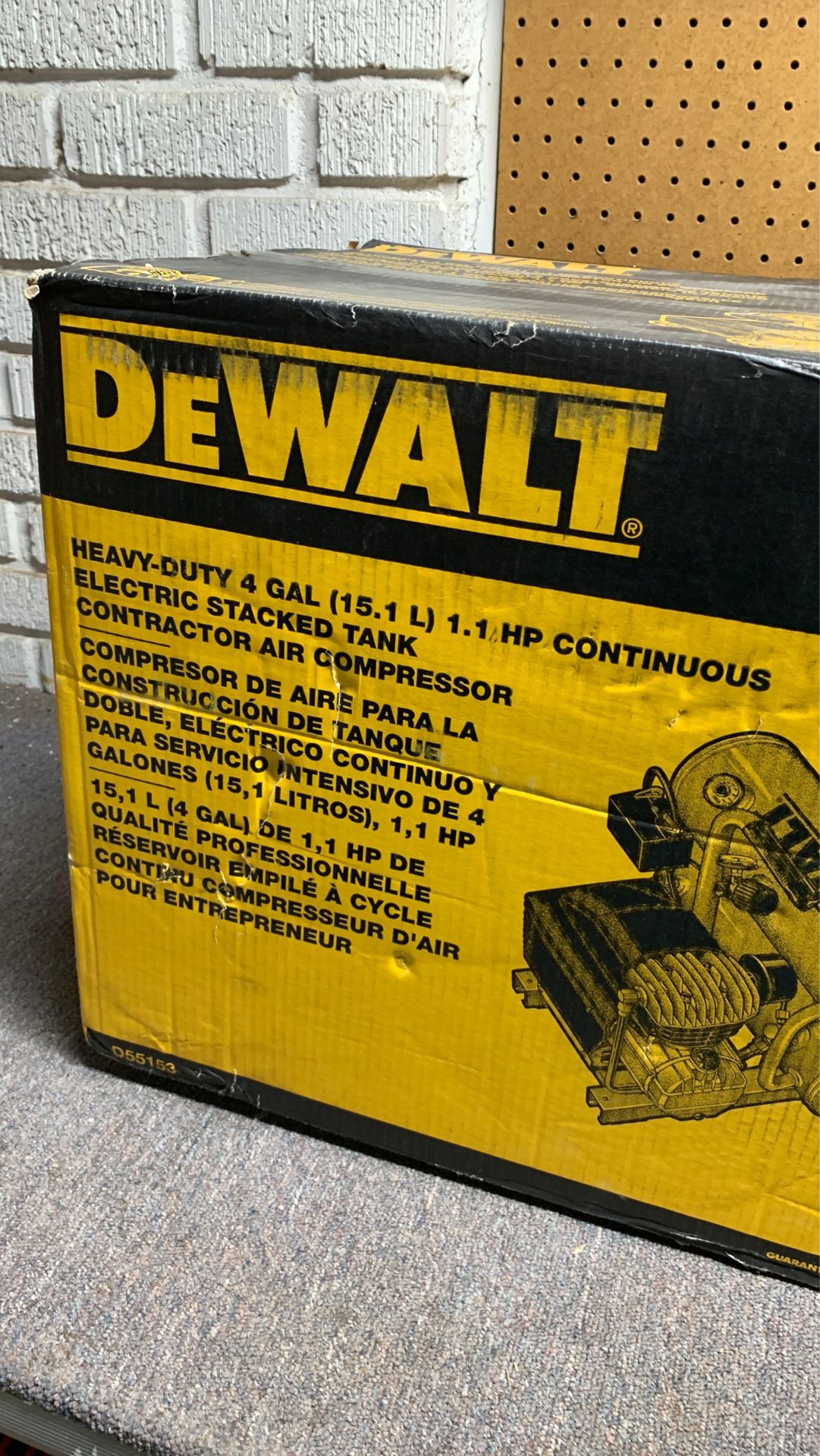 DeWalt Heavy Duty 4 Gal Contractor Air Compressor