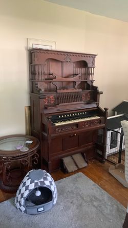Antique Estes Pump Organ