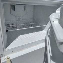 Frigidaire Refrigerator 