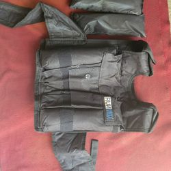 WEIGHT VEST  GOOD CONDITION  BEEN IN STORAGE NEEDS TO BE WASHED  WEIGHT BAG REMOVABLE 
11525 S HALSTED DUNKIN DONUTS/7111.S WESTERN WALGREENS 
35$  CA