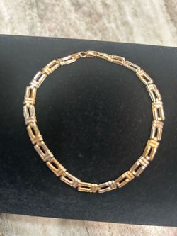 14K Gold Bracelet With Repeating rectangular Pattern