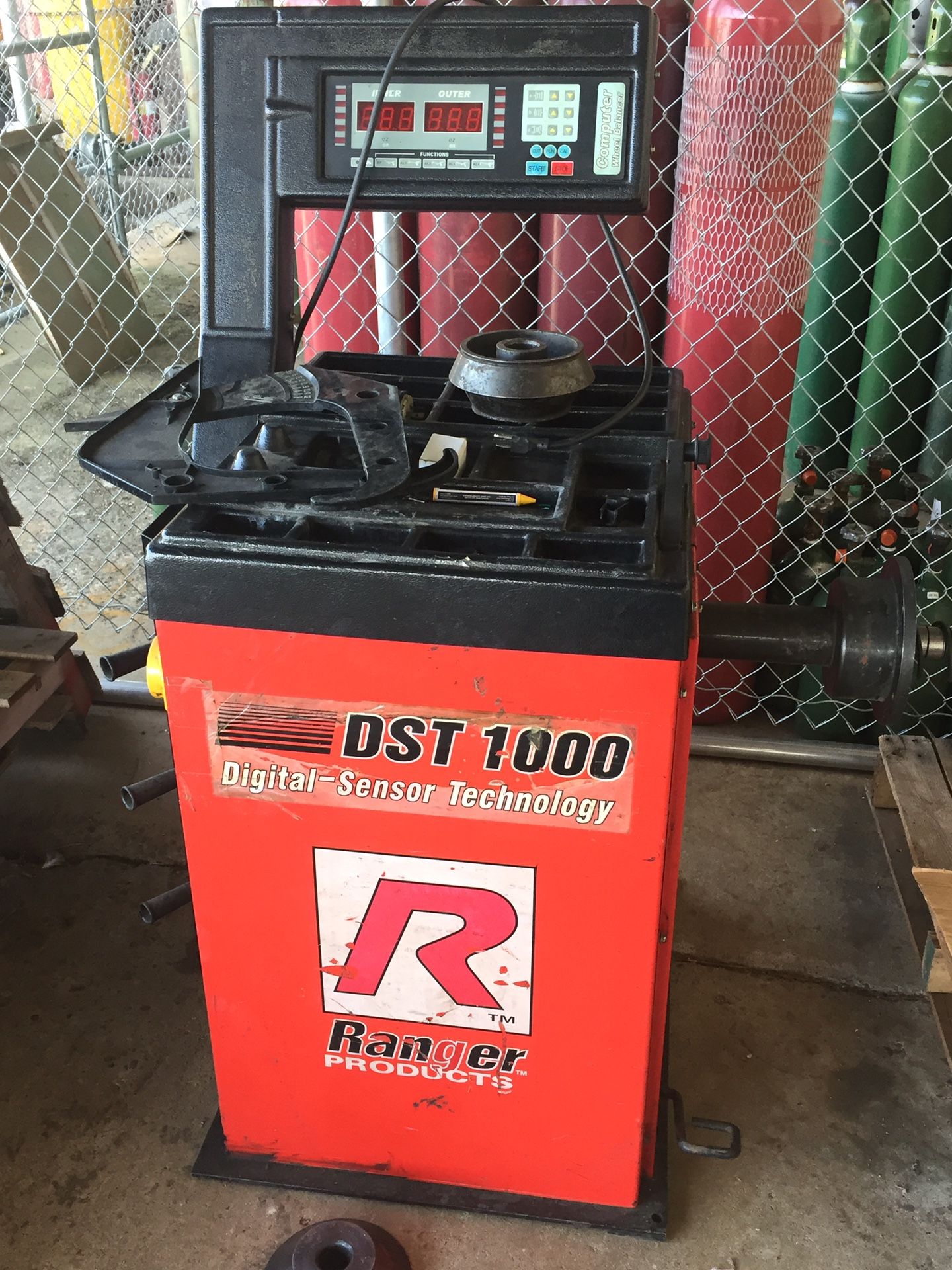 Wheel balancer Ranger DST 1000