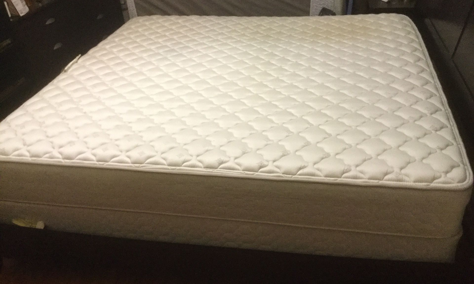 ‘Sealy’ POSTUREPEDIC MATTRESS - KING SIZE (Ivory color)