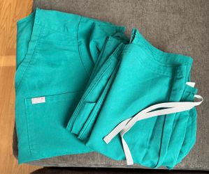 FIGS SCRUBS (SIZE SMALL)