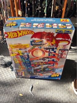Brand new never opened sealed Hot Wheels City Ultimate Garage Playset