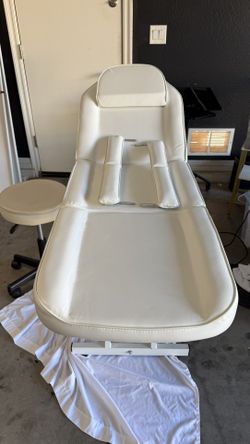 Massage/ facials bed