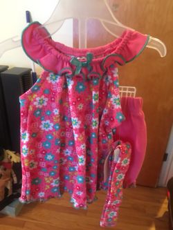 Outfit size 6/9 months