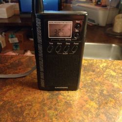 Vtg Mini 300 World Band Receiver 