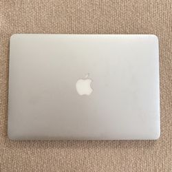 Apple MacBook Air 13 In 2015 Silver/ Intel 2.3 Ghzi7