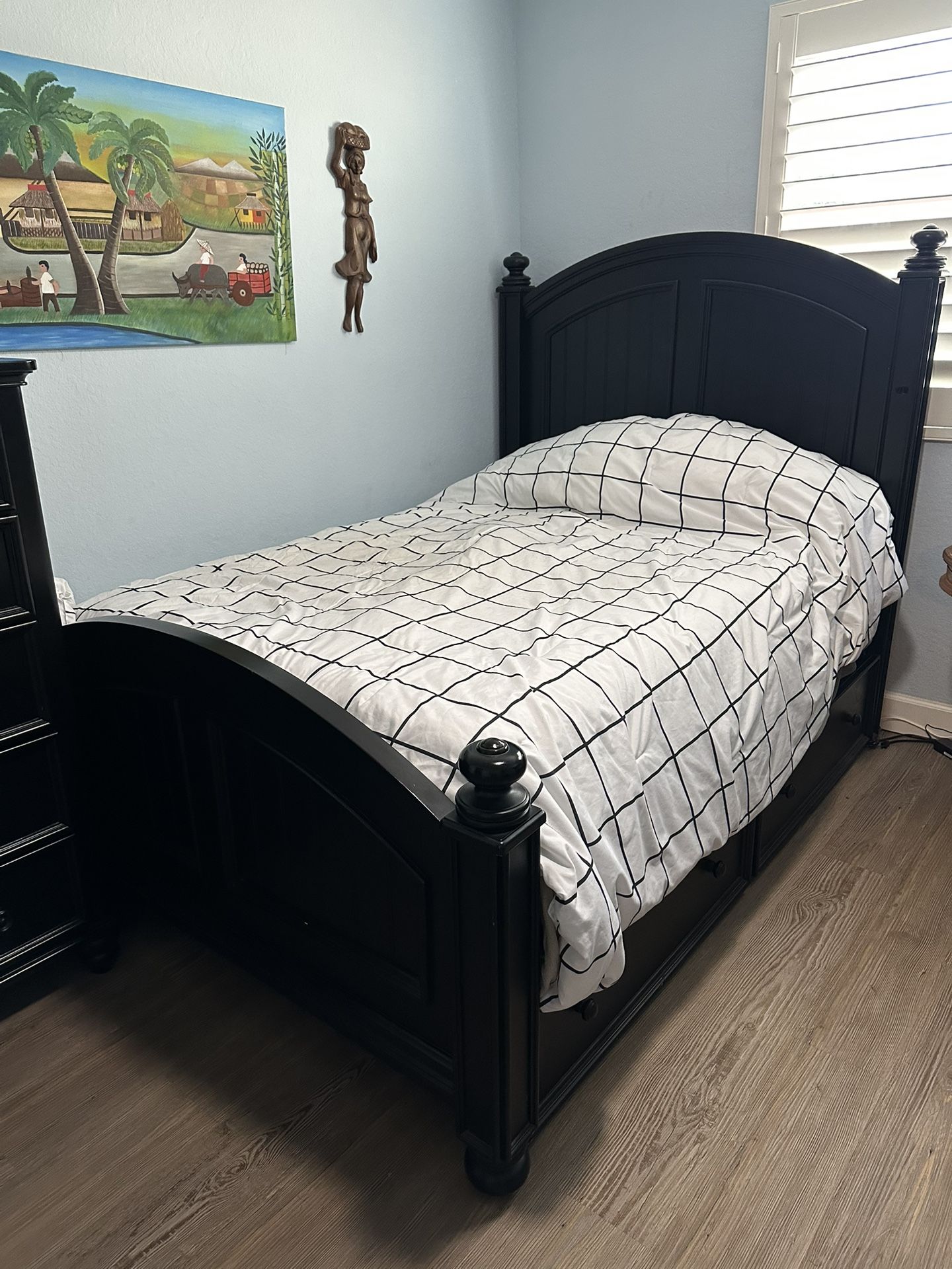 Bedroom Furniture Set. 3 Piece.