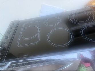 Miele  and color black