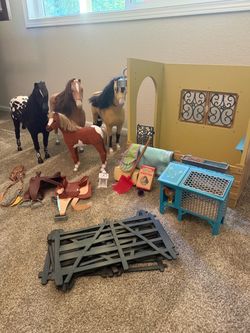 American girl doll horses, stable and accessories