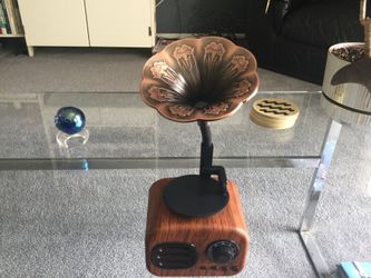 BRAND NEW! YES this really is a WIRELESS BLUETOOTH speaker ONLY $45.00