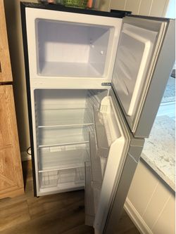 Frigidaire 7.5 Cu. ft. Refrigerador