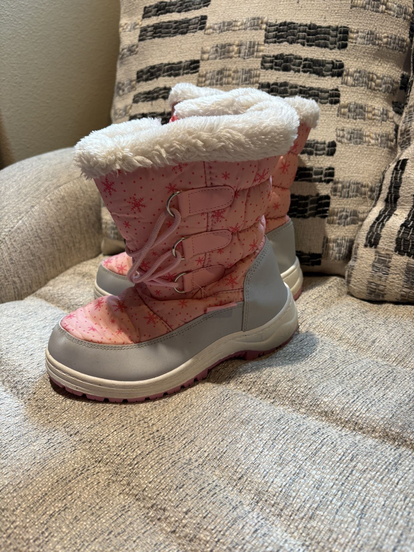 Girls Snow Boots Size 2y