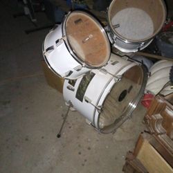 Pearl Drum Kit