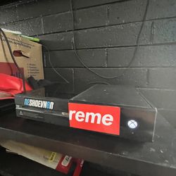 Xbox One (w/ Controller)