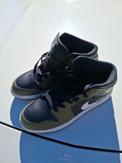 Nike Air Jordan 1 Mid Sneakers