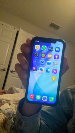 Apple iPhone 12 in Black