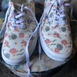 Women’s Vans Size 9