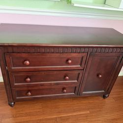 Baby Changing Table And Dresser 