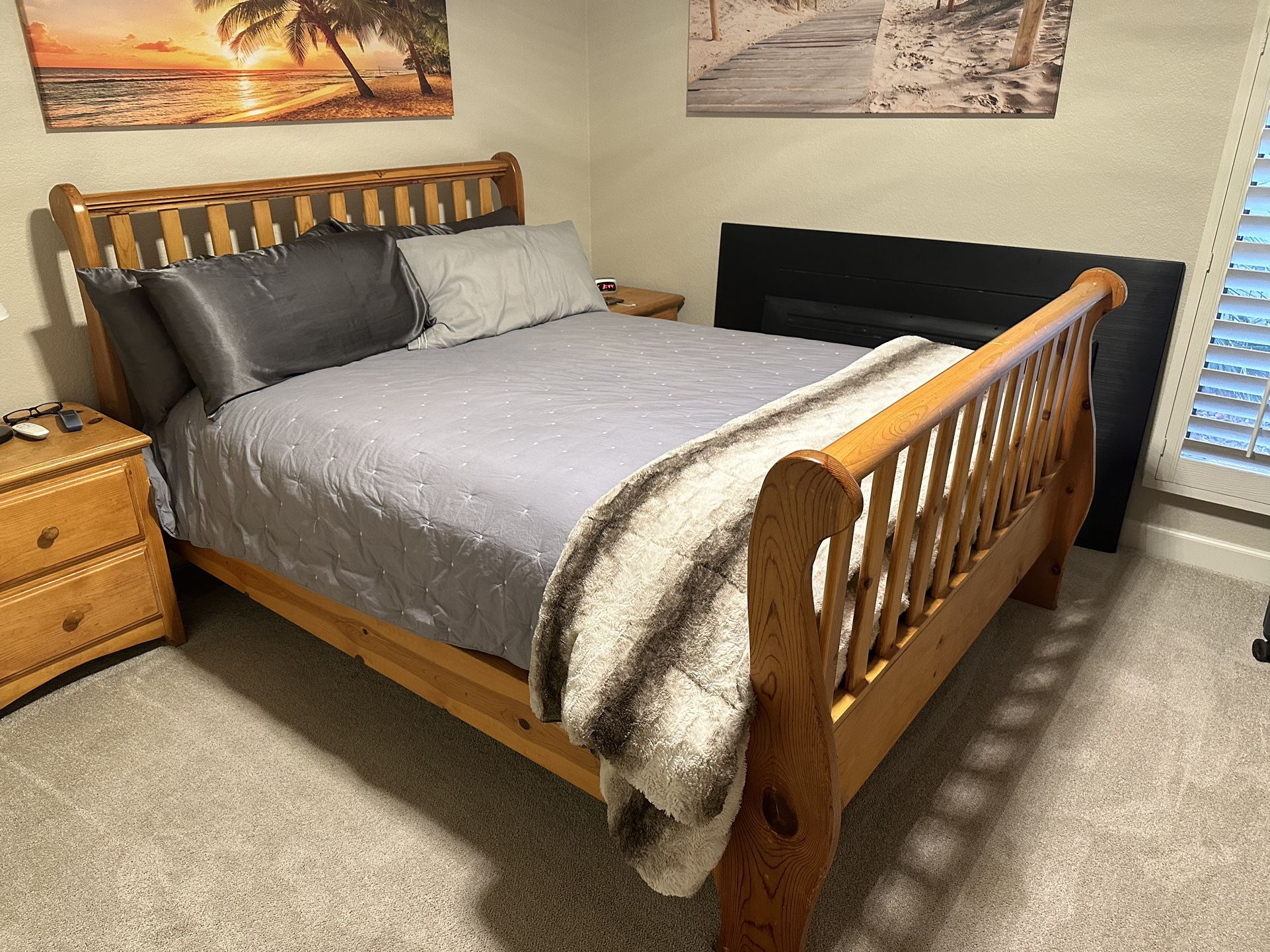 Solid Wood  Bedroom Set