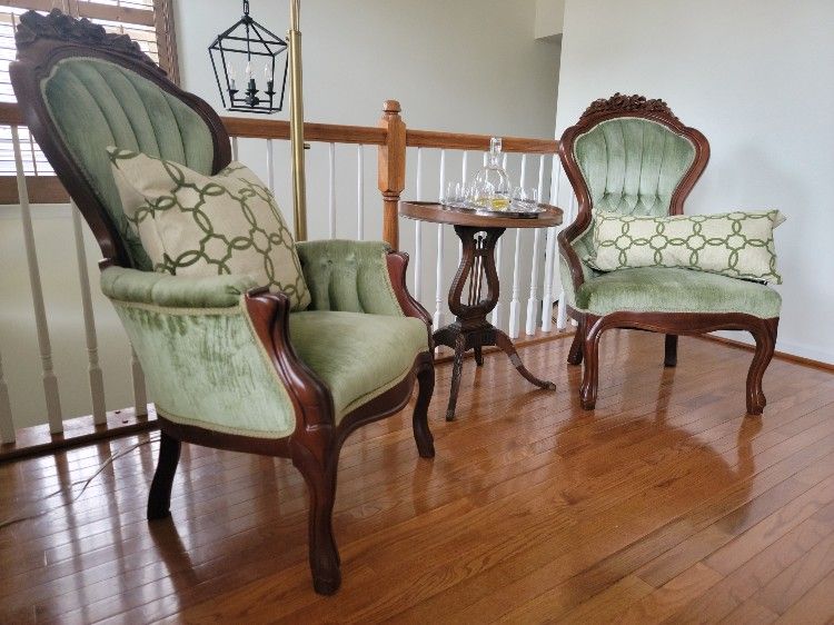 Antique Green Chairs With Side Table