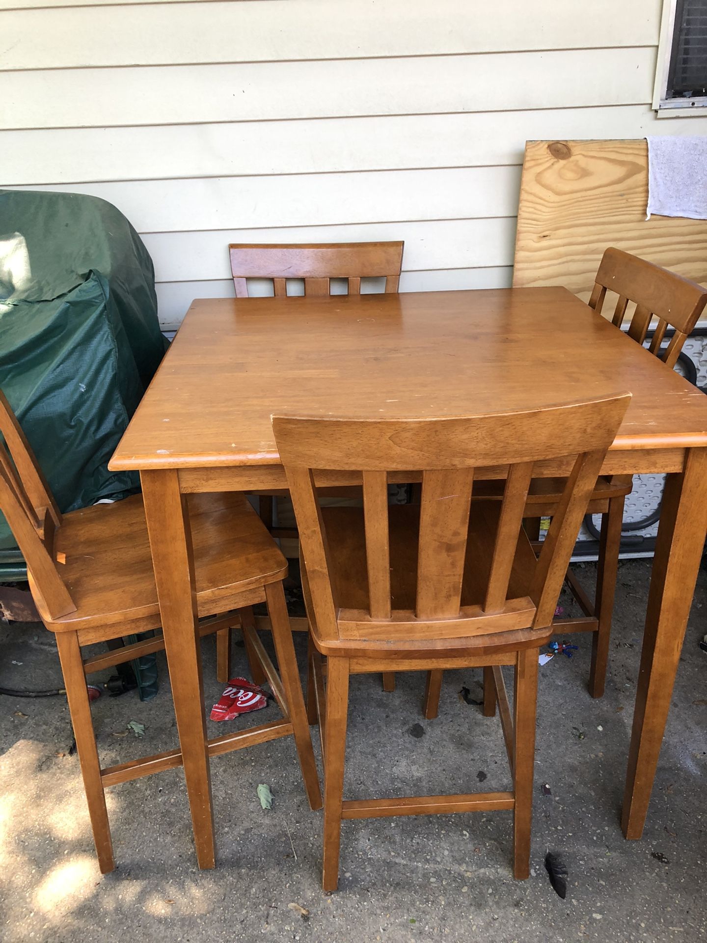 Kitchen high table and for chairs