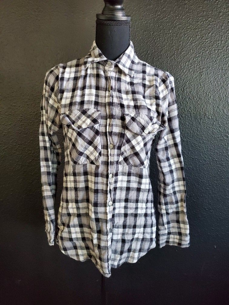 Lily White Women's Black And White Plaid Button Up Top Size: Medium Long Sleeve 