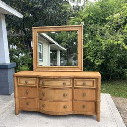 Beautiful 9-Drawer Dresser w/ Mirror 